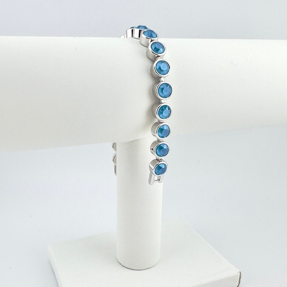COPY - Sea Blue Ice, Bracelet
Touchstone Crystal by Swarovski - Picture 2 of 2